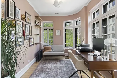 510 West Surf Street Chicago IL 60657