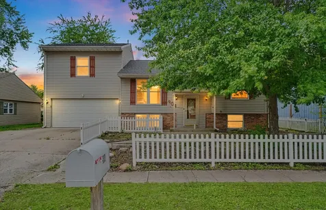 904 Fairoaks Drive Champaign IL 61821