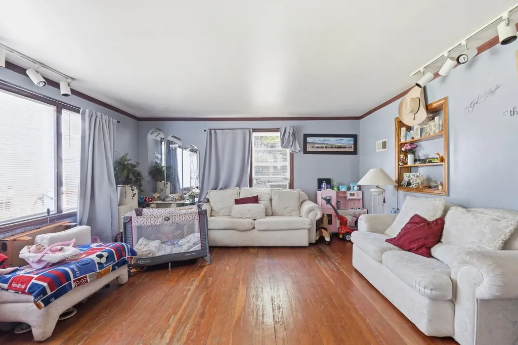 3733 West 64th Street Chicago IL 60629