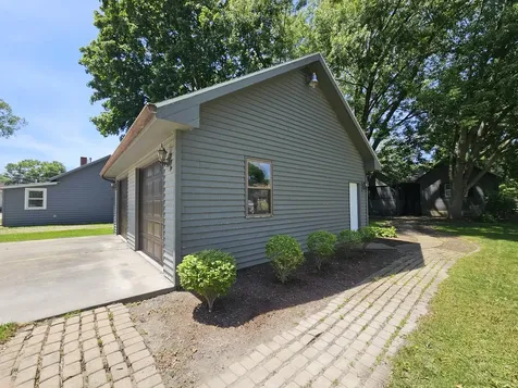 48 North Market Street Momence IL 60954