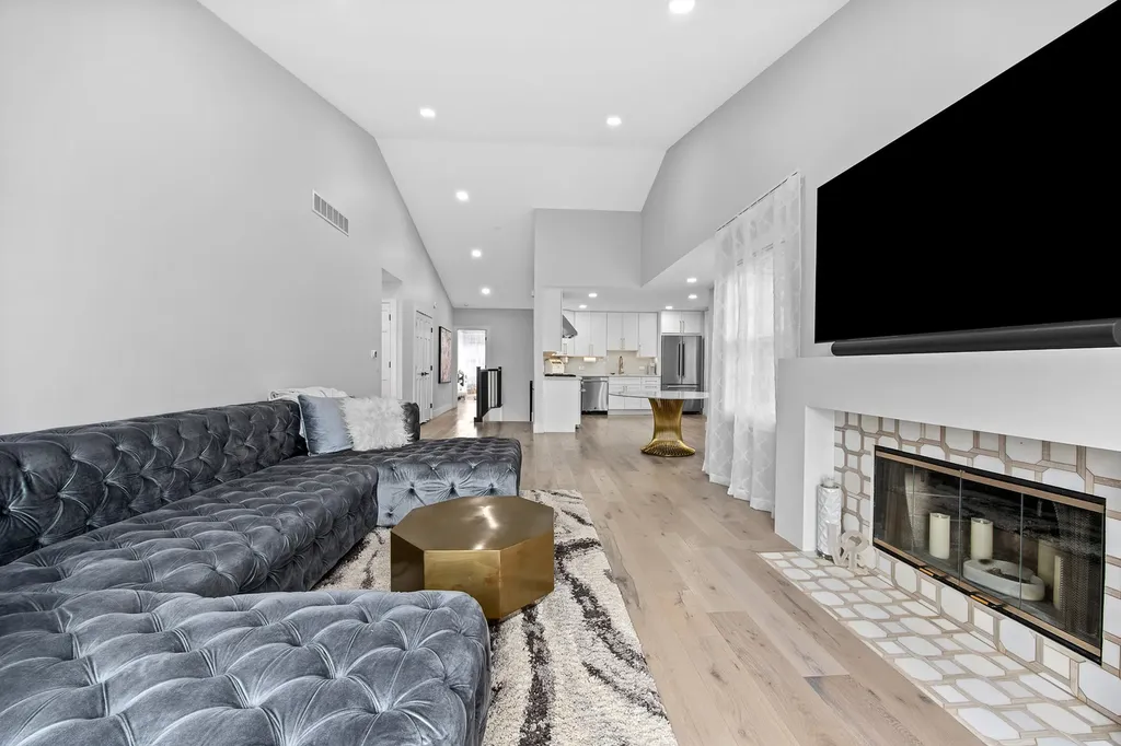 1504 Aberdeen Court Naperville IL 60564