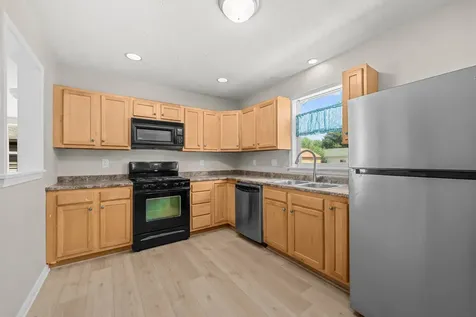 552 River Lane Loves Park IL 61111