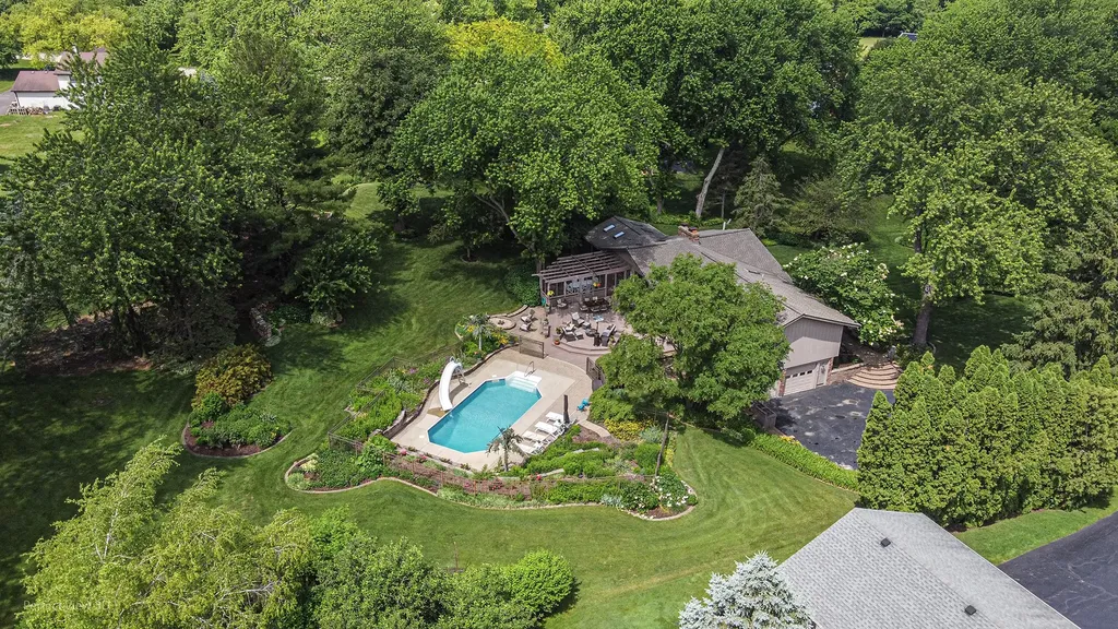40484 Sunset Drive N Antioch IL 60002