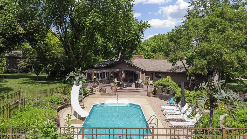 40484 Sunset Drive N Antioch IL 60002