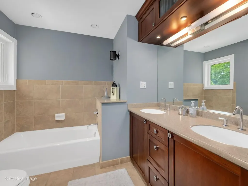 1906 Stoddard Avenue Wheaton IL 60187