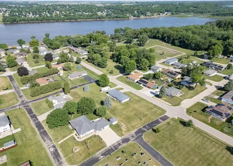 710 1ST Avenue Fulton IL 61252