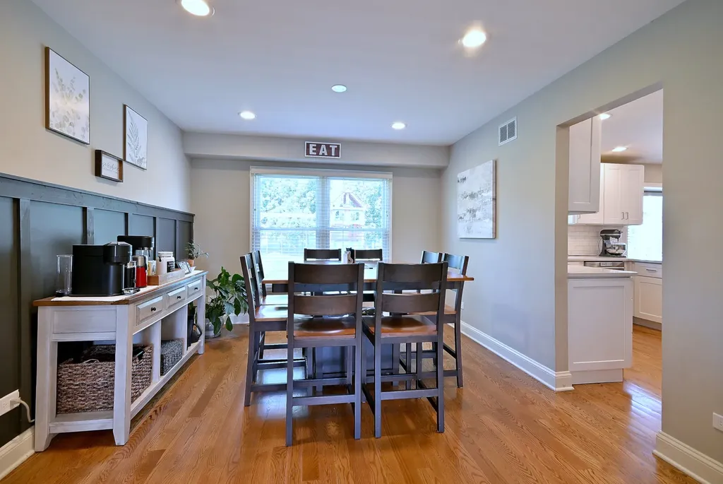1350 West Barnwall Drive Addison IL 60101