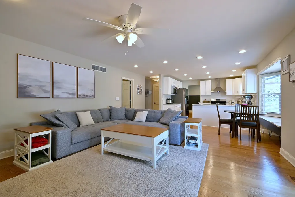 1350 West Barnwall Drive Addison IL 60101