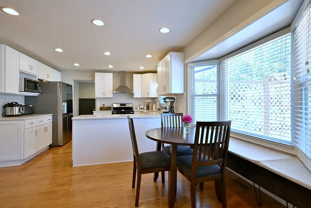 1350 West Barnwall Drive Addison IL 60101