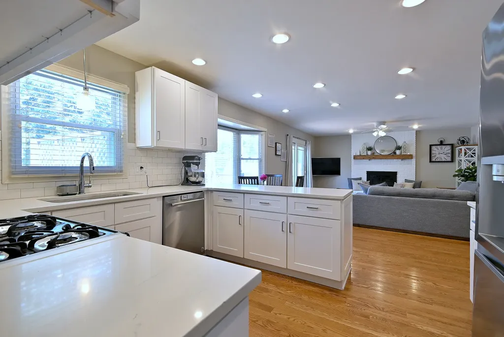 1350 West Barnwall Drive Addison IL 60101