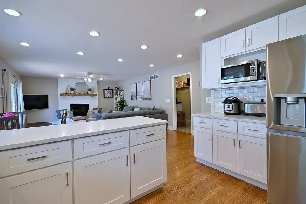 1350 West Barnwall Drive Addison IL 60101