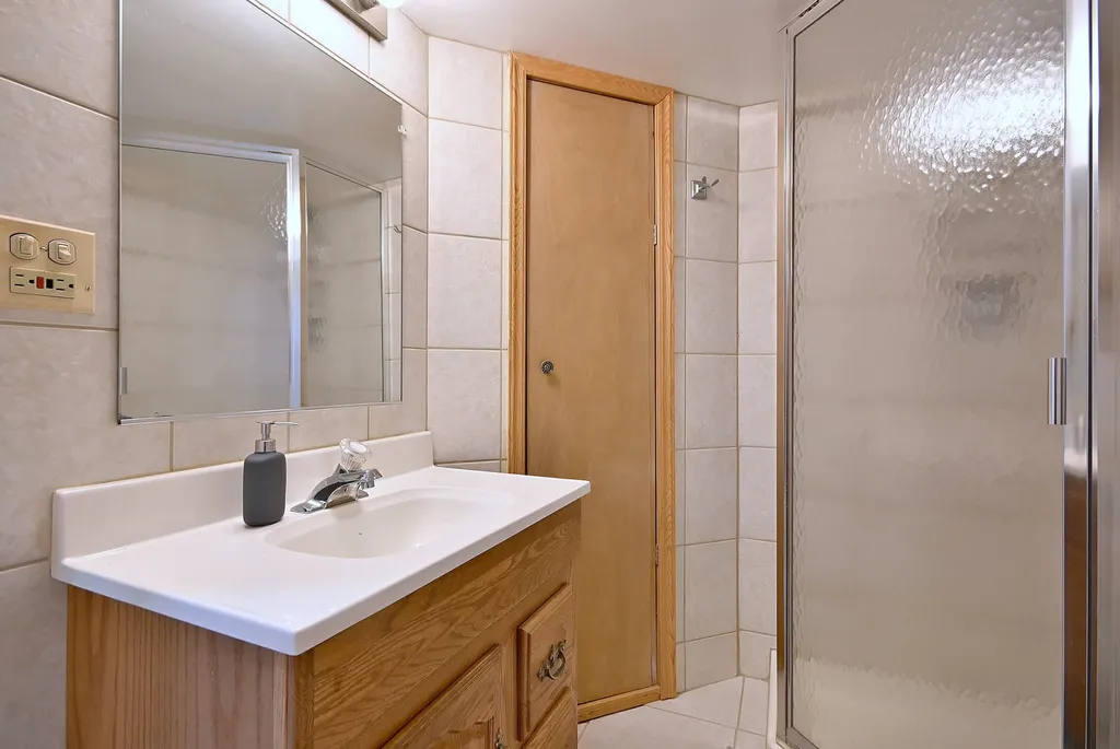 1350 West Barnwall Drive Addison IL 60101