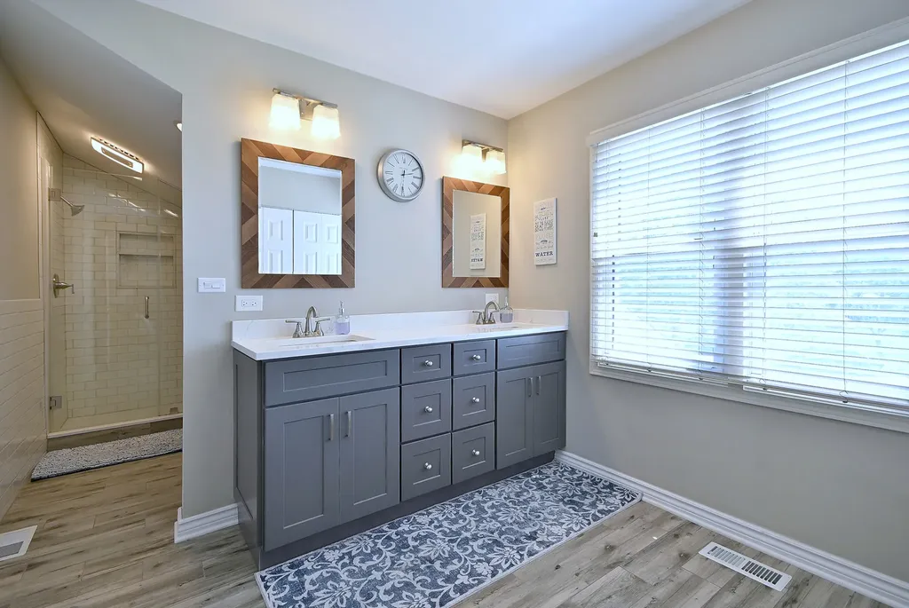 1350 West Barnwall Drive Addison IL 60101