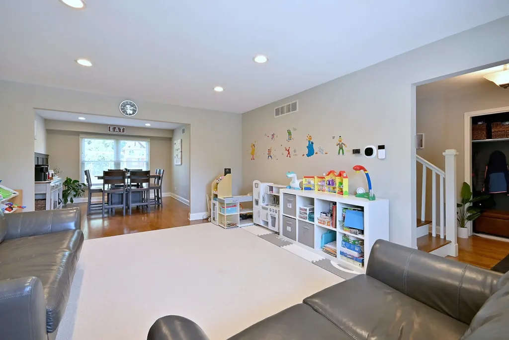 1350 West Barnwall Drive Addison IL 60101