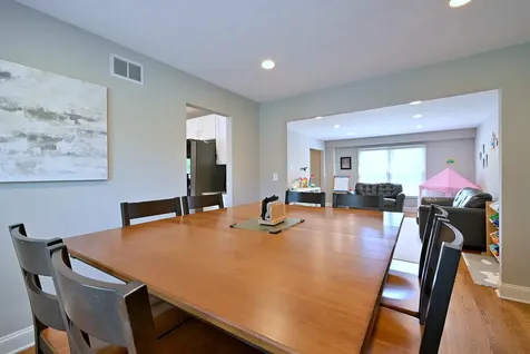 1350 West Barnwall Drive Addison IL 60101