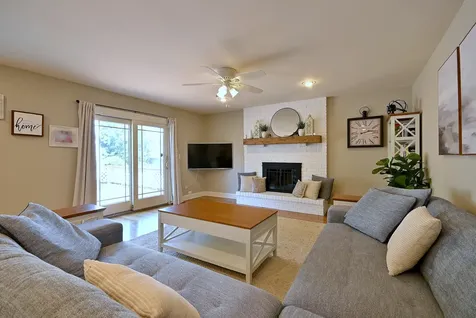 1350 West Barnwall Drive Addison IL 60101