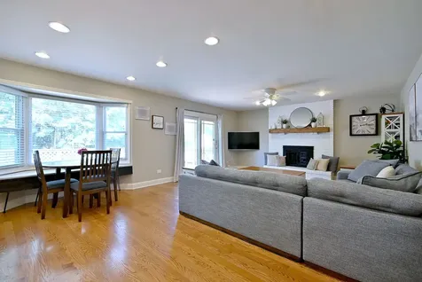 1350 West Barnwall Drive Addison IL 60101