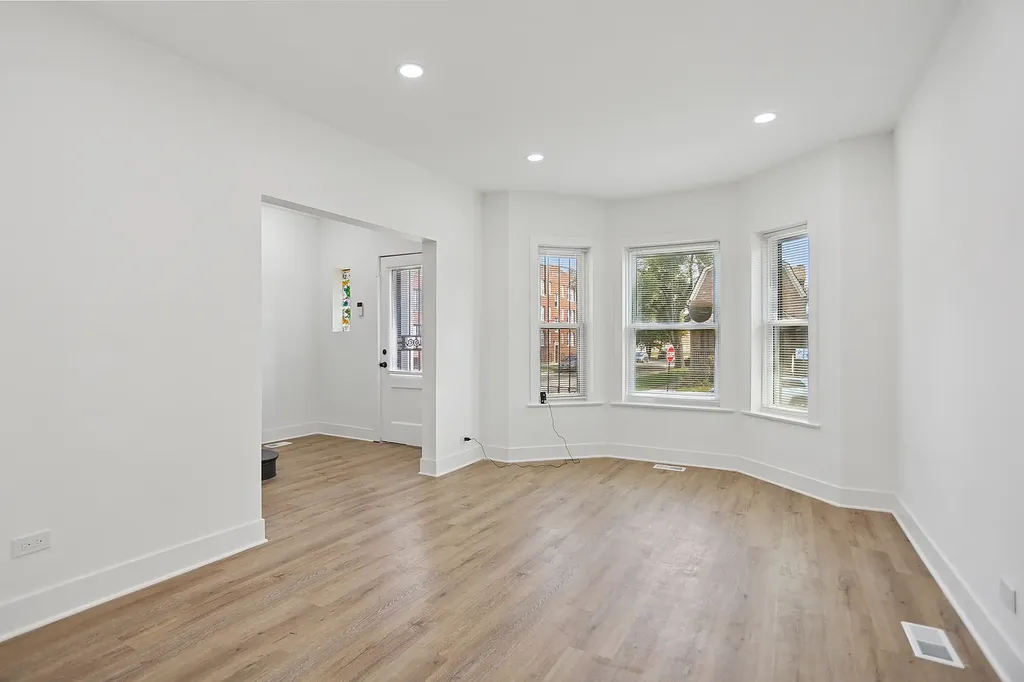 7000 South Eberhart Avenue Chicago IL 60637