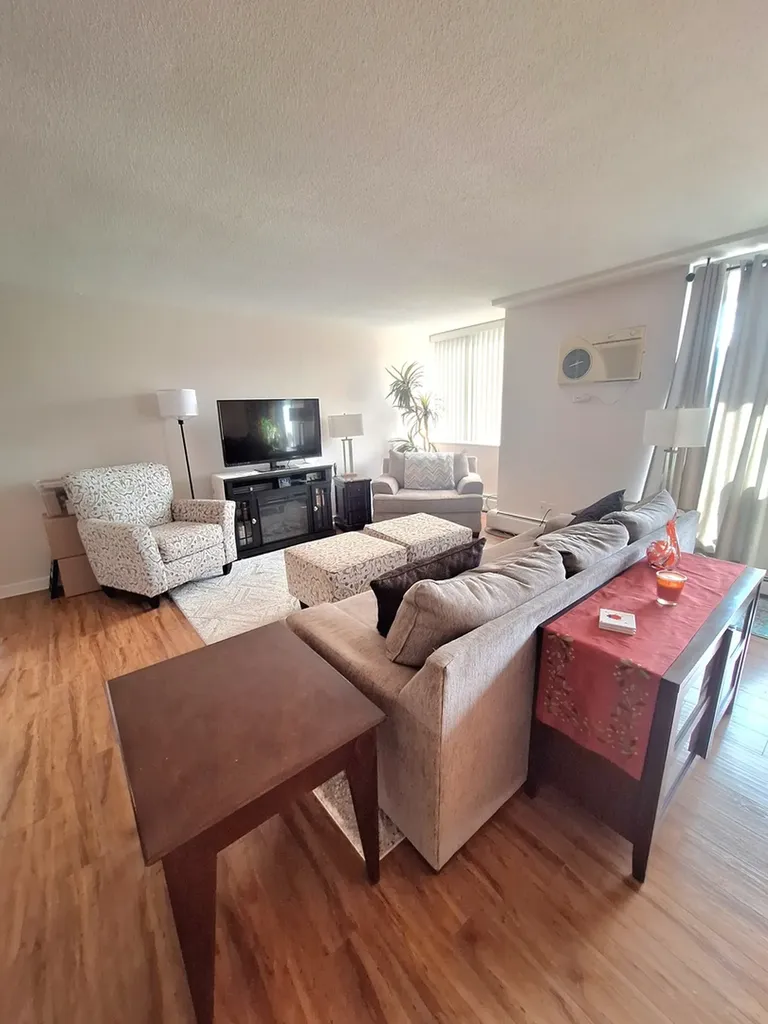 2211 South Stewart Avenue Lombard IL 60148