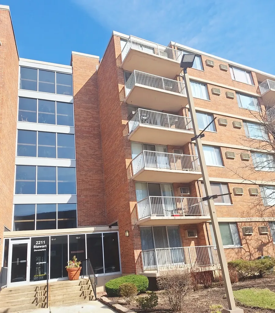 2211 South Stewart Avenue Lombard IL 60148