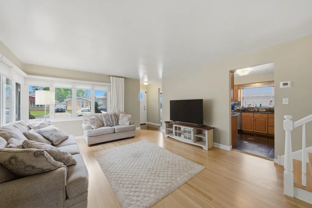 8638 South Keeler Avenue Chicago IL 60652