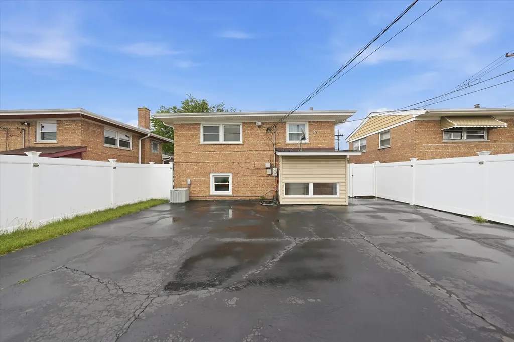 8638 South Keeler Avenue Chicago IL 60652