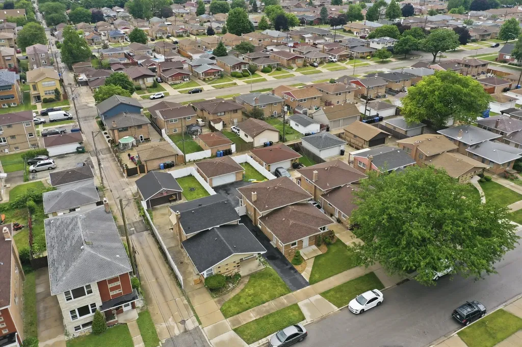 8638 South Keeler Avenue Chicago IL 60652