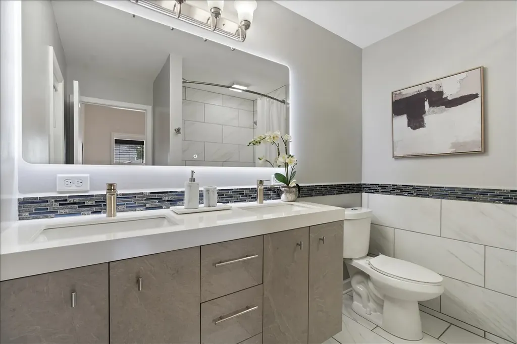 3439 North Paulina Street Chicago IL 60657