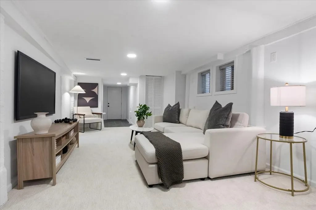 3439 North Paulina Street Chicago IL 60657
