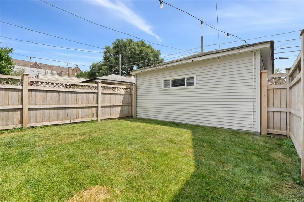 3439 North Paulina Street Chicago IL 60657