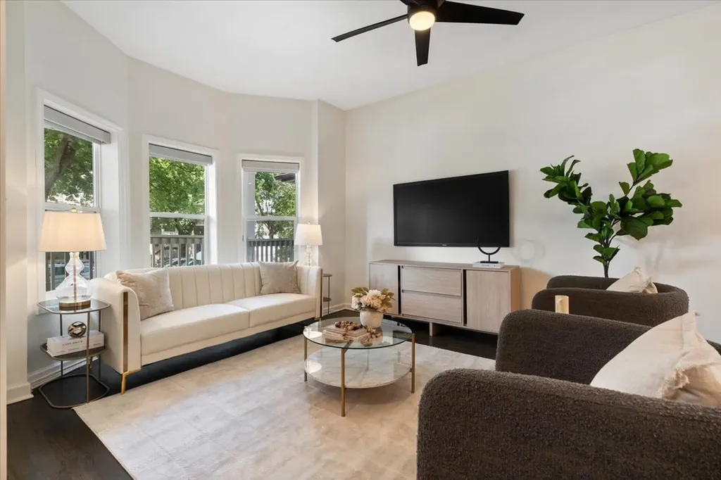3439 North Paulina Street Chicago IL 60657