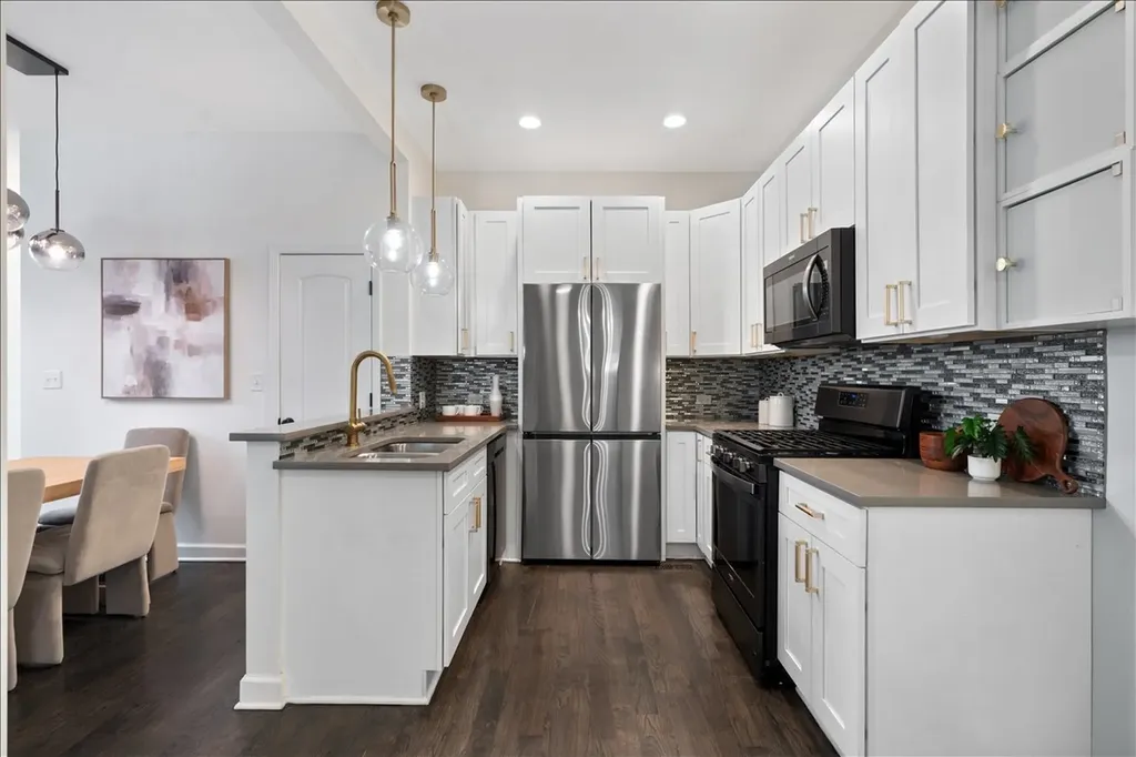 3439 North Paulina Street Chicago IL 60657