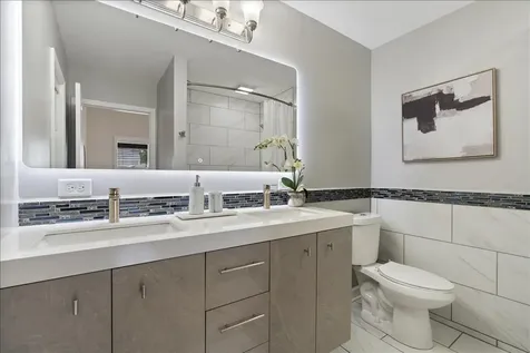 3439 North Paulina Street Chicago IL 60657