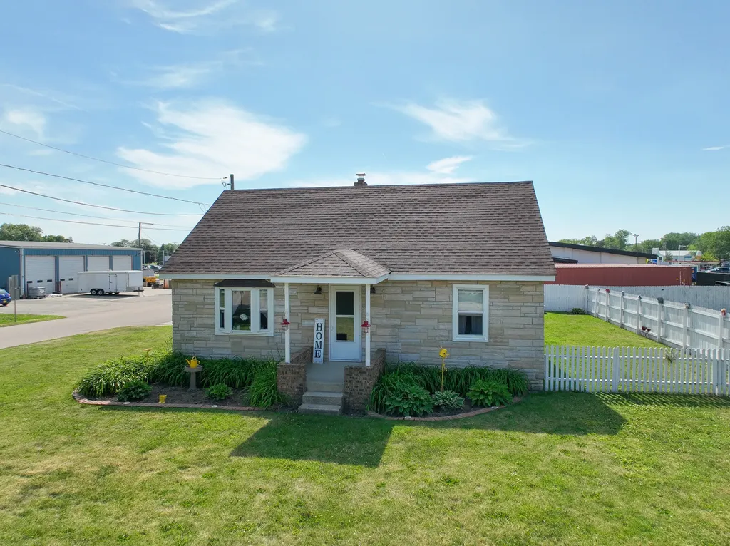 220 South 1st Street Elburn IL 60119