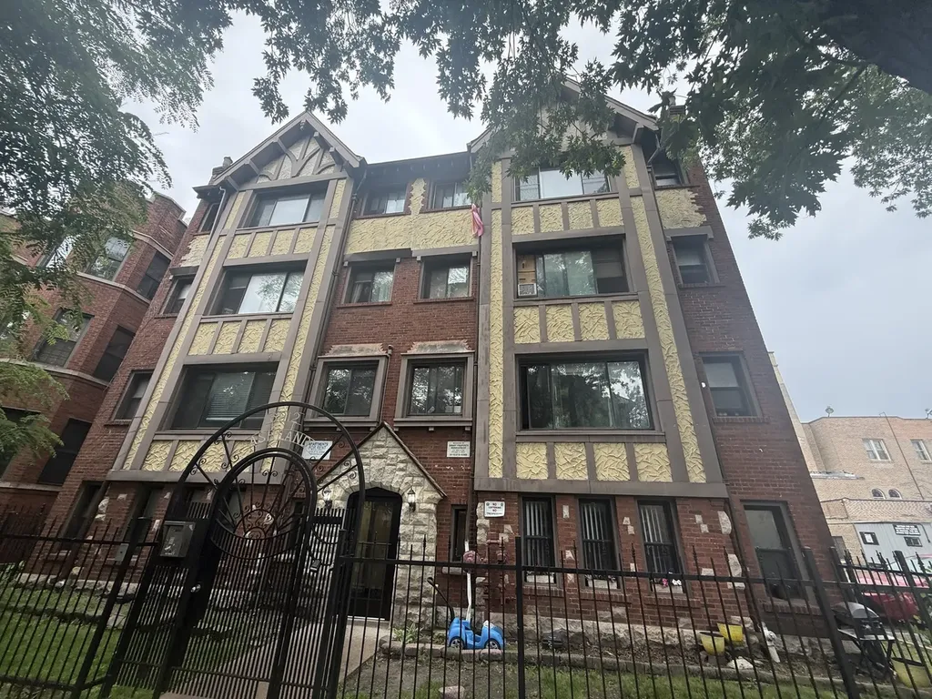 6912 North Ashland Boulevard Chicago IL 60626