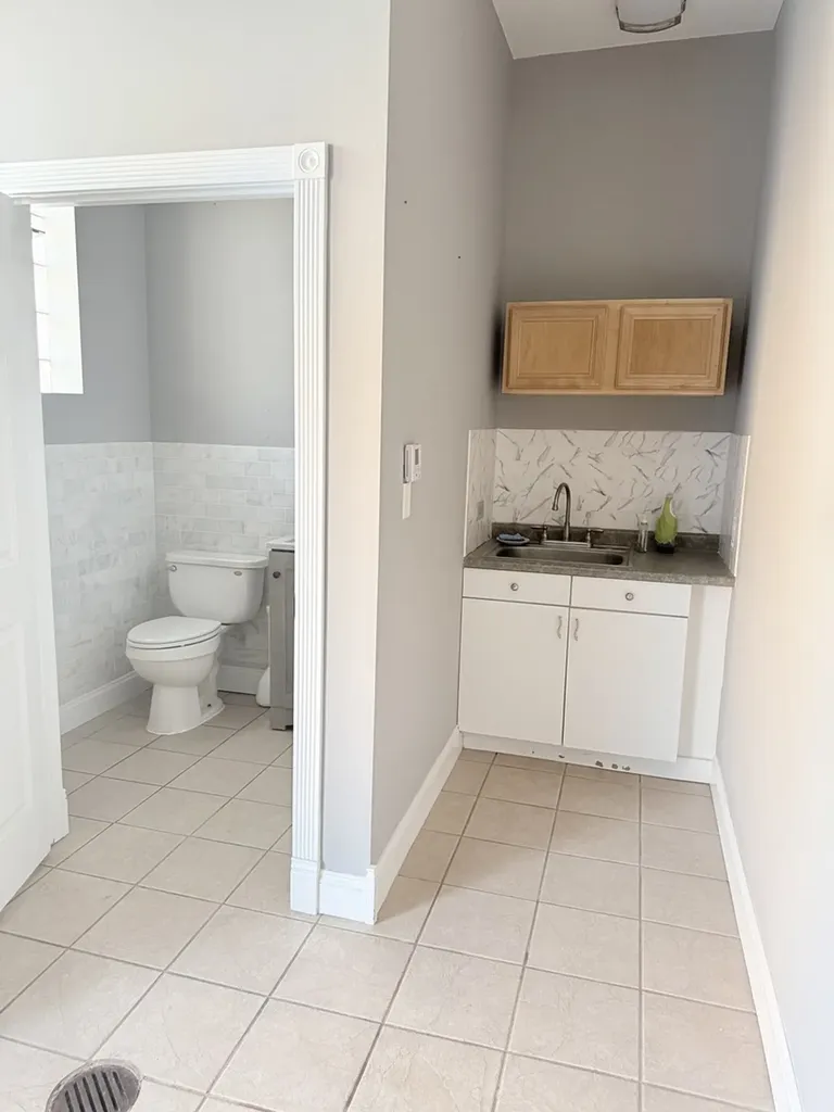 4937 West Foster Avenue Chicago IL 60630
