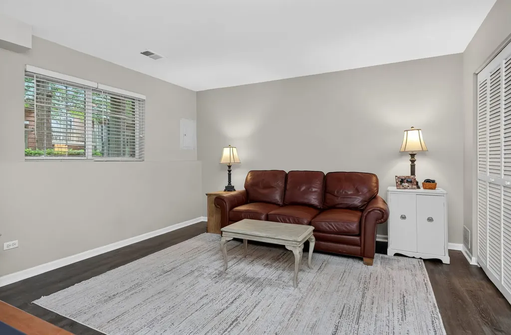 0S070 Lee Court Winfield IL 60190