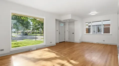2213 Mayfair Avenue Westchester IL 60154
