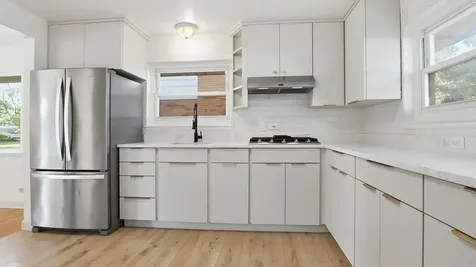 2213 Mayfair Avenue Westchester IL 60154