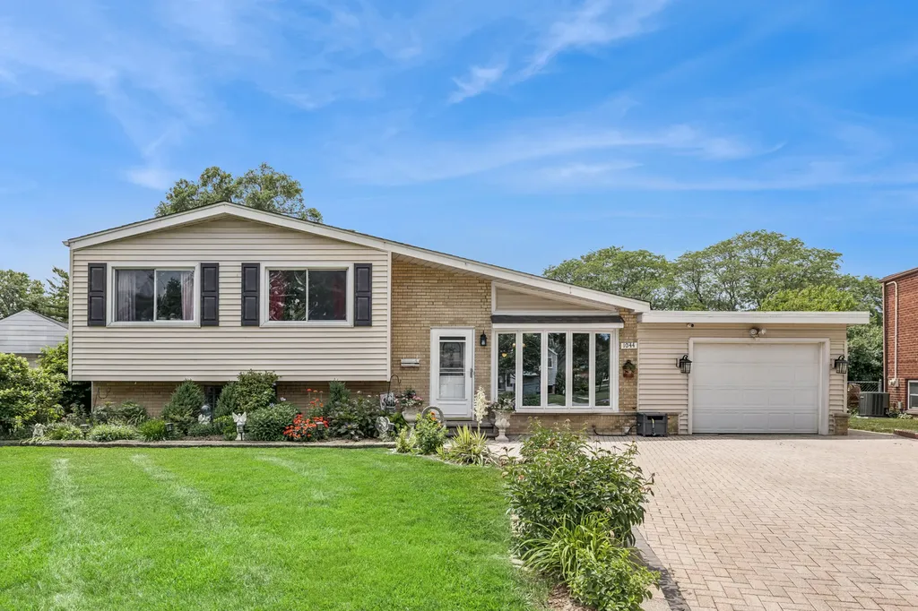 1044 Charing Cross Road Lombard IL 60148