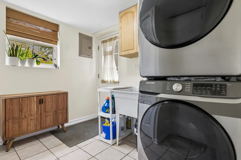 1044 Charing Cross Road Lombard IL 60148