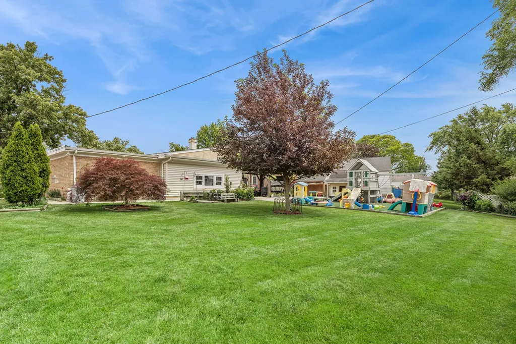 1044 Charing Cross Road Lombard IL 60148
