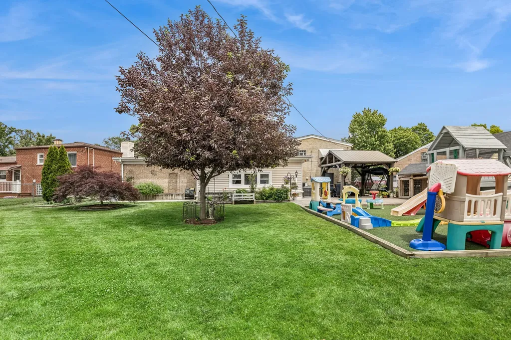 1044 Charing Cross Road Lombard IL 60148
