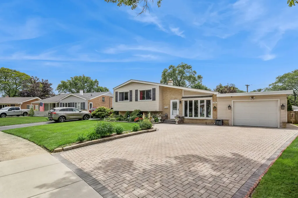 1044 Charing Cross Road Lombard IL 60148
