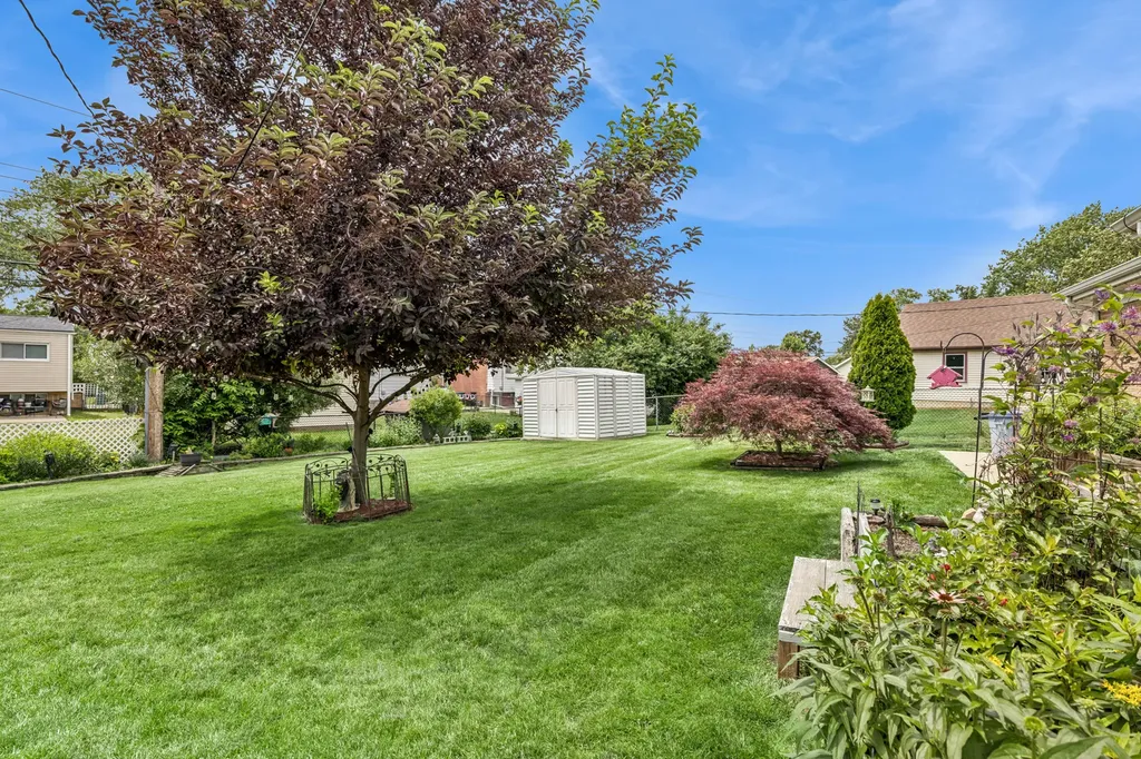 1044 Charing Cross Road Lombard IL 60148