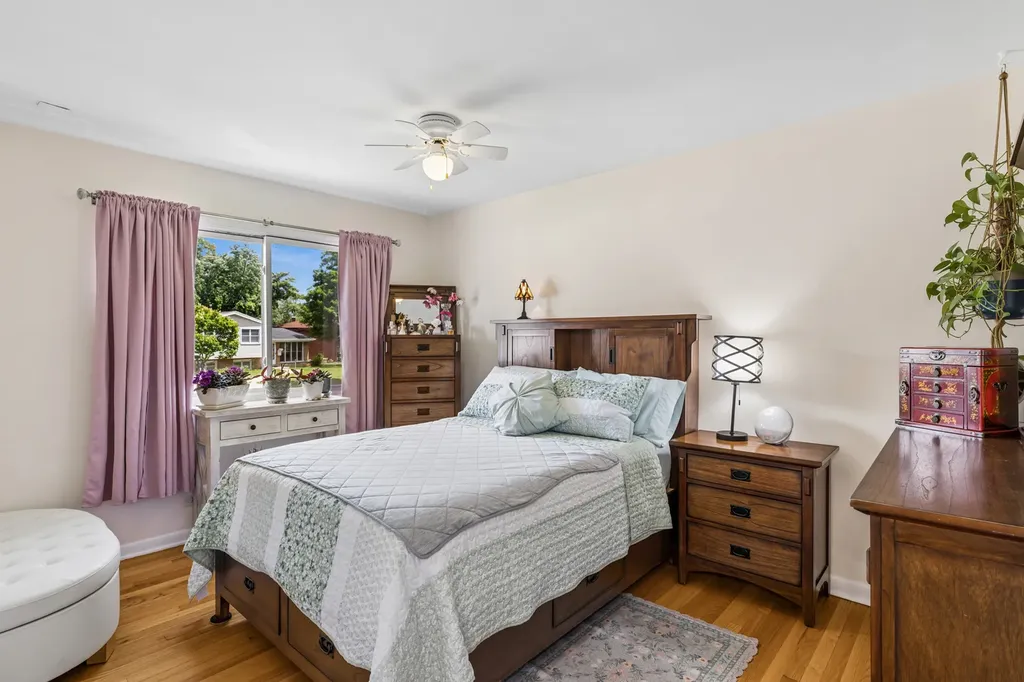 1044 Charing Cross Road Lombard IL 60148
