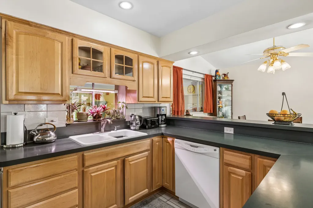 1044 Charing Cross Road Lombard IL 60148