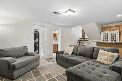 1044 Charing Cross Road Lombard IL 60148