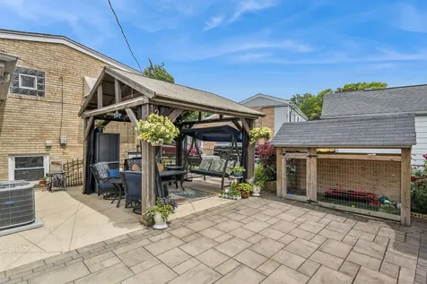 1044 Charing Cross Road Lombard IL 60148