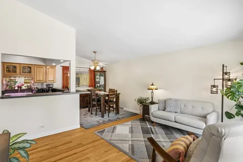 1044 Charing Cross Road Lombard IL 60148